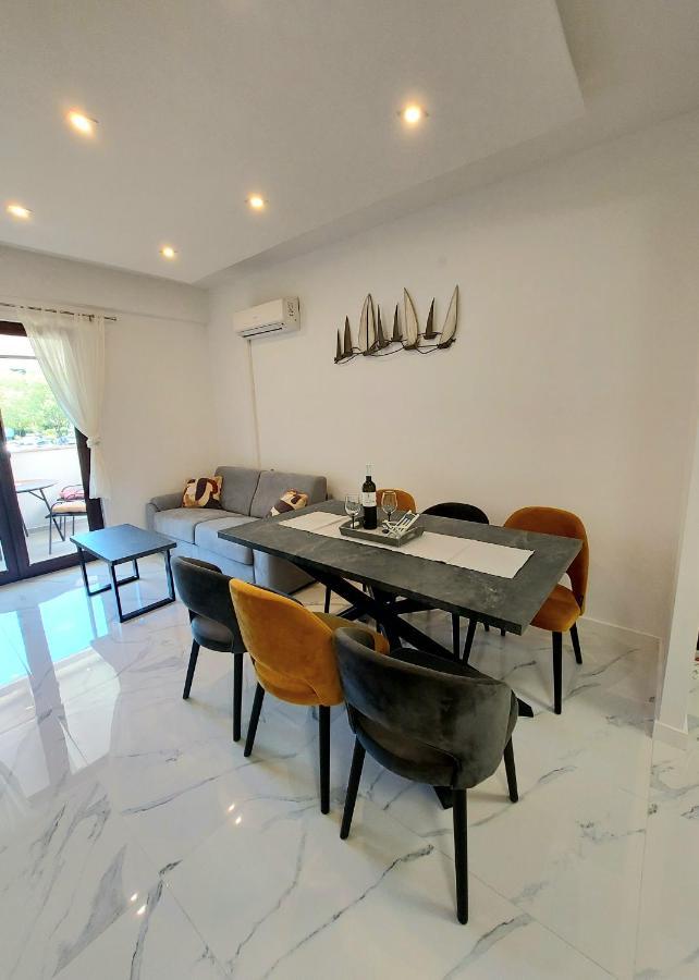 Apartman S Dvije Spavace Sobe Porec Exterior photo